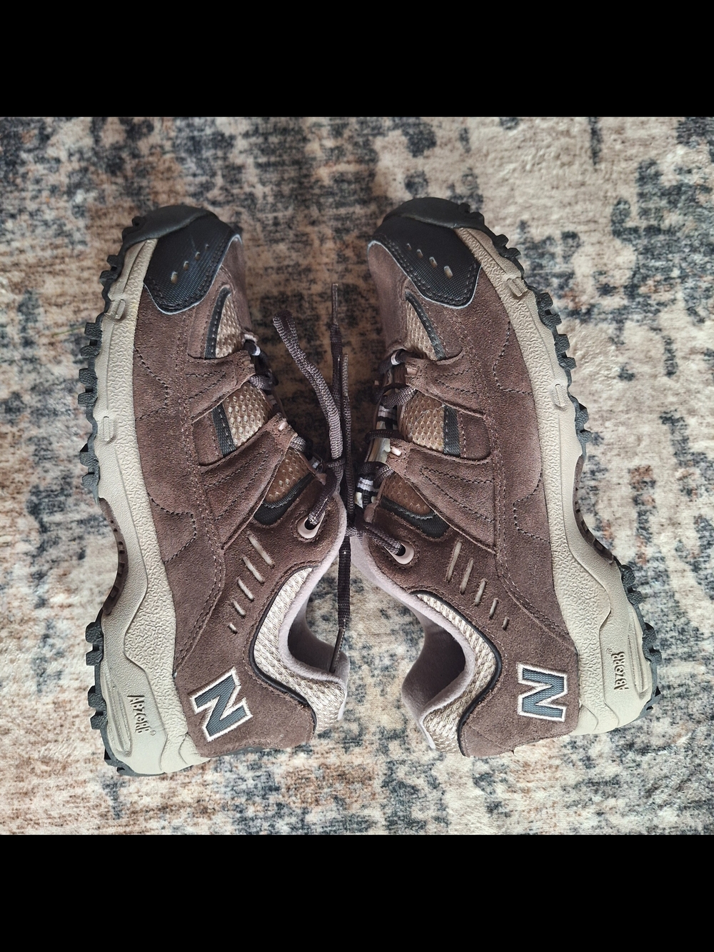 Women's 605 New Balance Trail Shoe. Sz 8. Very Good Shape.